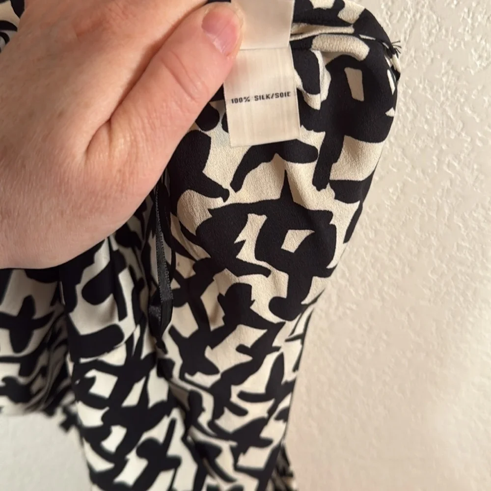 Diane Von Furstenberg Black & White Danil Print Silk Cowl Neck Dress Size 4